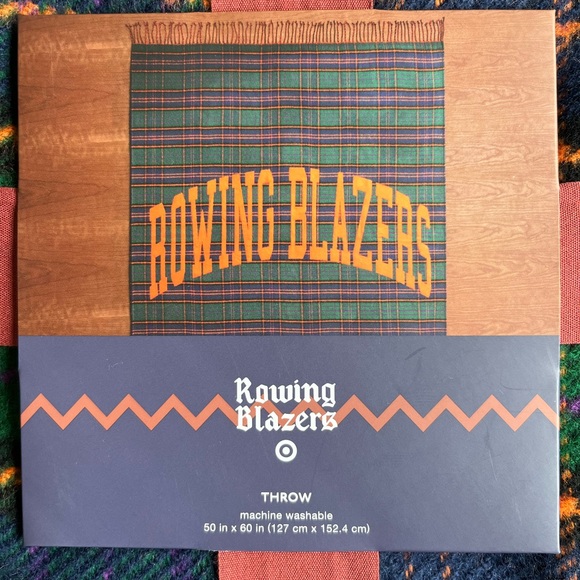 Rowing Blazers x Target Throw - Picture 4 of 4